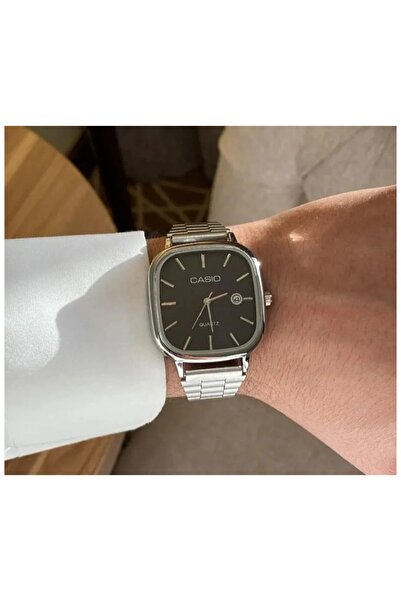cs Classic watch, elegant design