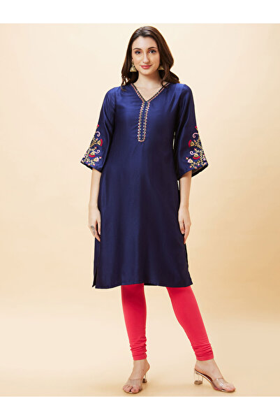 Globus By Styli Embroidered V Neck Flared Sleeves Straight Kurta