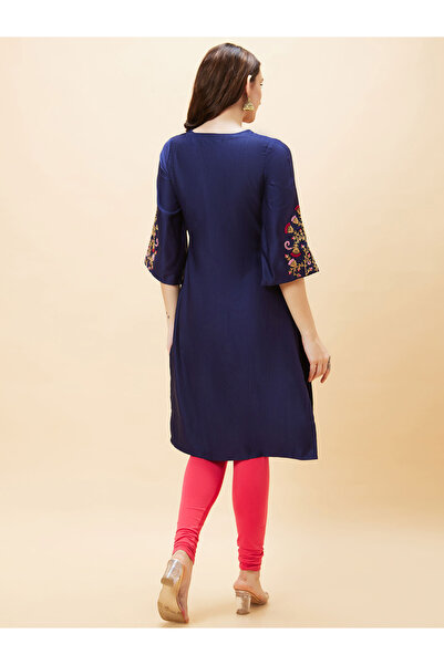 Globus By Styli Embroidered V Neck Flared Sleeves Straight Kurta