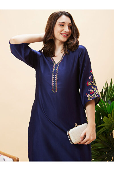 Globus By Styli Embroidered V Neck Flared Sleeves Straight Kurta
