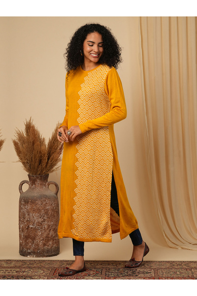 Globus By Styli Geometric Print Weave Knitted Loose Fit Winter Wear Kurta