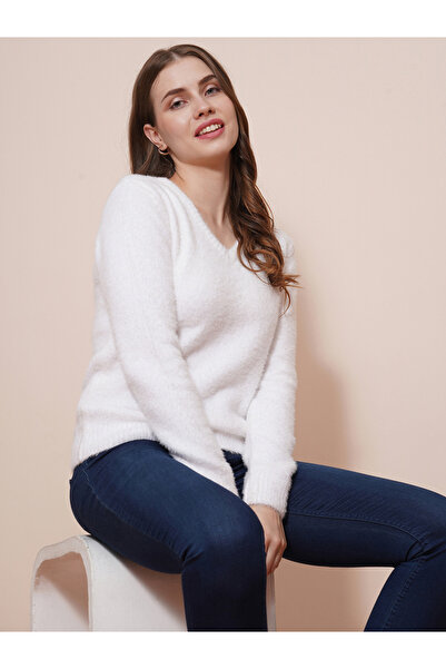 Globus By Styli Women White V-Neck Knitted Ribbed Sweater