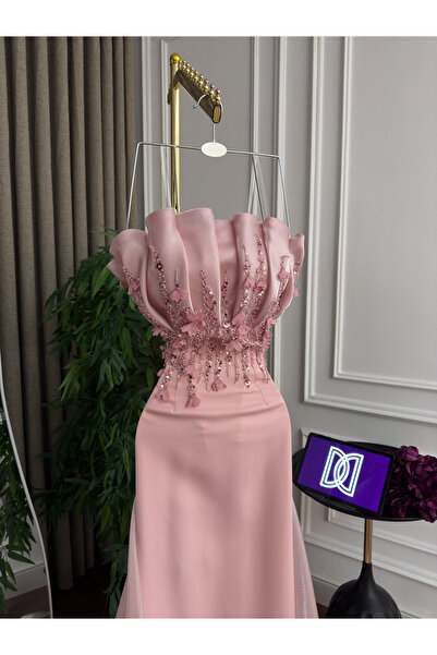 ADORA Barbie evening dress with embroidered lace, flared silhouette.