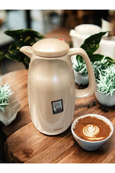 Alsaif Gallery A 1.5-liter thermos designed to keep drinks hot or cold for extended periods.