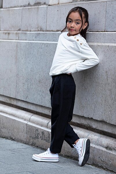 FOR YOU MODA Schwarzes Gabardine-Hosen-Set mit doppelten Schulterknöpfen und Taillenrüschen