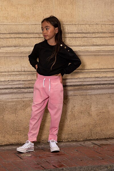 FOR YOU MODA Zweiteiliger rosa Gabardine-Hosenanzug mit Schulterknöpfen