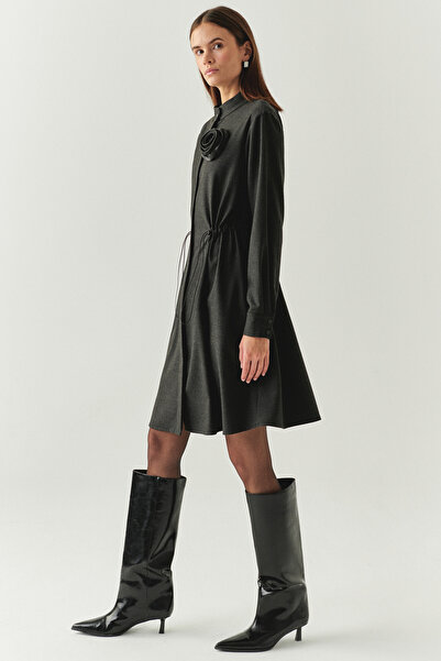 Exquise Regular Mini Woven Gray Dress with Elastic Waist and Floral Accessories