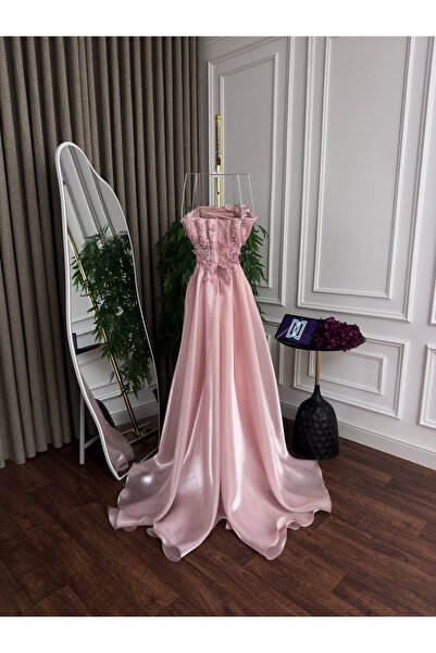 ADORA Barbie evening dress with embroidered lace, flared silhouette.