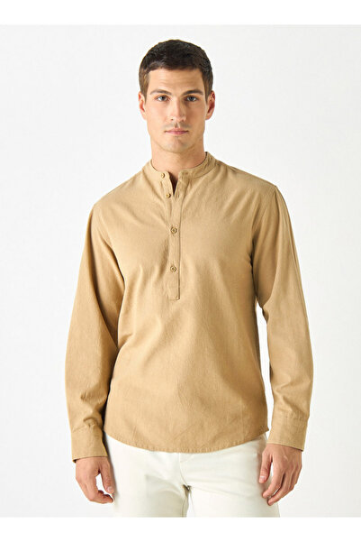 FAV قميص بقصّة عادية ومُحكم الغلق مع ياقة ماندرين وأكمام طويلة