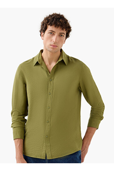 FAV قميص رجالي بقصّة عادية وياقة وملمس مجعد وأكمام طويلة
