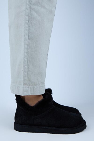 Manijero Γυναικείες μίνι μαύρες μπότες από γνήσιο δέρμα με λεπτομέρεια από γούνα