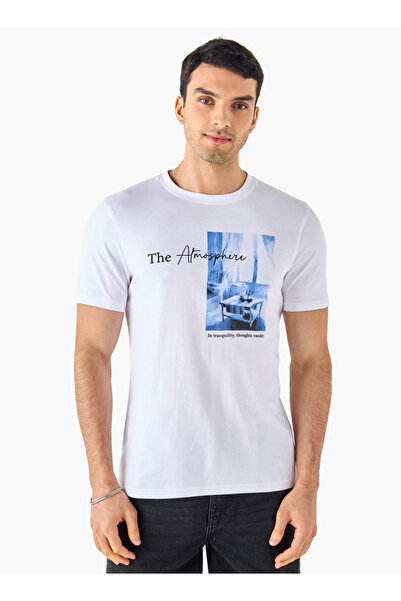 FAV تي شيرت بطبعة جرافيكية ورقبة دائرية وأكمام قصيرة