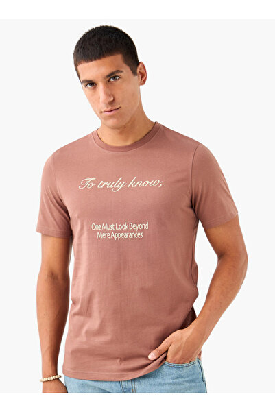 FAV تي شيرت بطبعة شعار مع رقبة دائرية