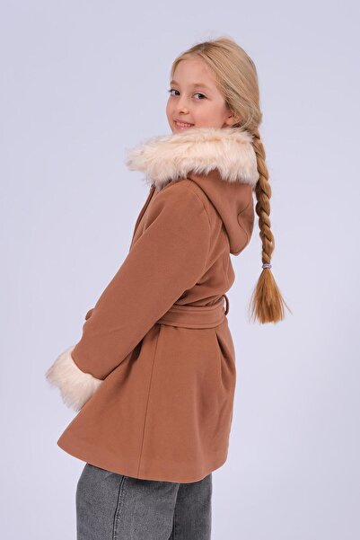 Perendi Παλτό για κορίτσια με λεπτομέρεια από γούνα με κουκούλα με ζώνη – Καφέ