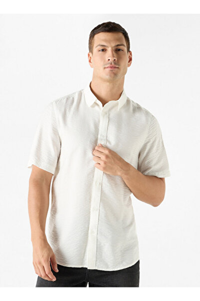 FAV قميص عادي بياقة وأكمام قصيرة