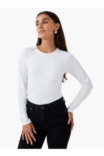 FAV تي شيرت بقصّة عادية وأكمام طويلة