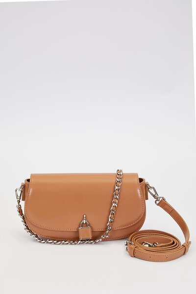 Levidor Shoulder Bag with Coffee Lock Accessory Detail