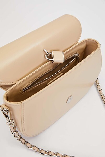 Levidor Mink Lock Accessory Detailed Shoulder Bag