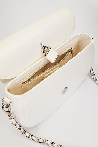 Levidor Τσάντα ώμου με λεπτομέρεια αξεσουάρ λευκής κλειδαριάς