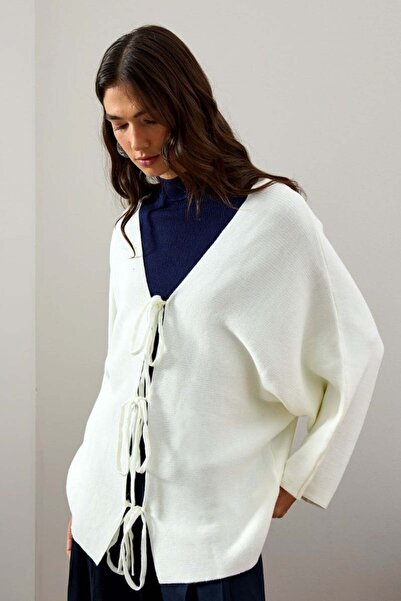 Ceylan Otantik Πλεκτό μπουφάν εκρού με 3 φιόγκους