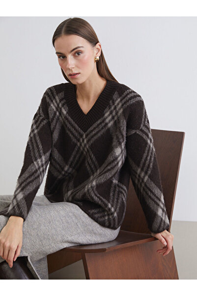 LC Waikiki Γυναικείο πλεκτό πουλόβερ με λαιμόκοψη σε σχήμα V με διαμάντια