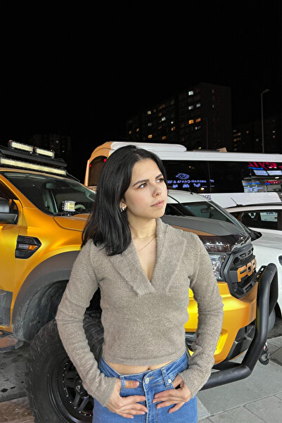 thesunfyre Women's Knitwear Glitter V-Neck Collar Crop Blouse