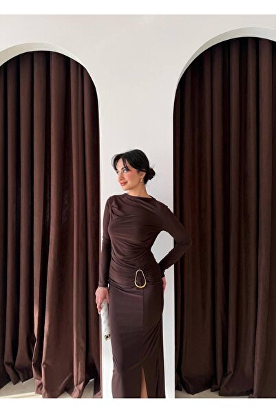 mafdress Γυναικείο βραδινό φόρεμα με λαιμόκοψη καφέ Sandy