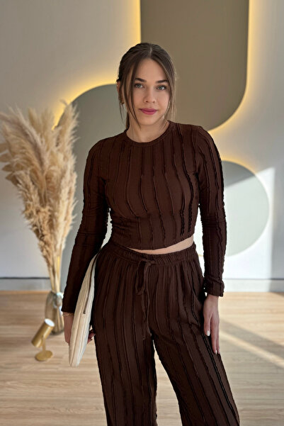 Aventien Ruffled Finger-Tuck Crop Brown Two-Piece Set