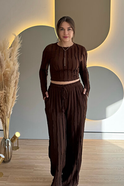 Aventien Ruffled Finger-Tuck Crop Brown Two-Piece Set