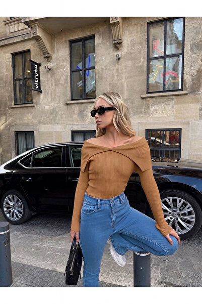 LACHT Women's Madonna Collar Camel Knitwear Blouse