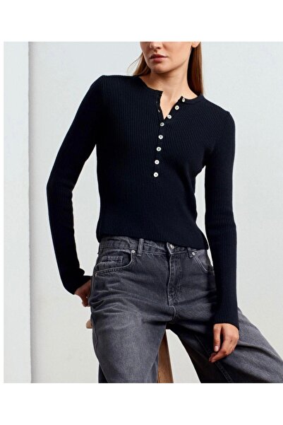 CADDELAMODA Women's Crew Neck Half Placket Corded Fabric Sweater