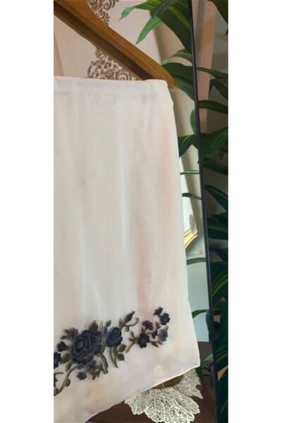 Veil Designer White voile veil with Japanese fabric and raised gray embroidery. Size: 60 * 190