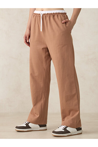 Outzidr By Styli بنطال رياضي بني اللون بحزام خصر مزدوج