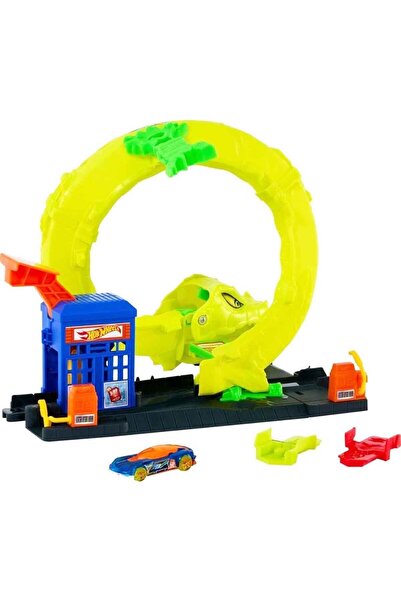 HOT WHEELS Spiral Pistte Yılan Mücadelesi JBM63