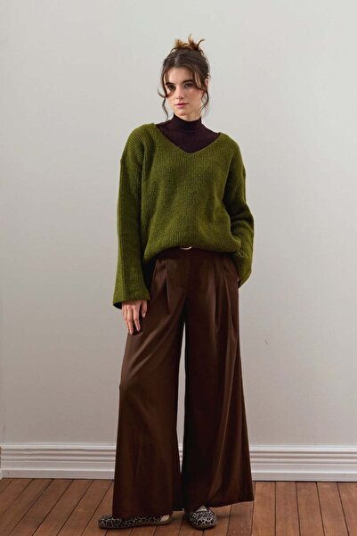 Ceylan Otantik Olive Green V-Neck Knitwear Sweater & Bitter Brown Pleated Detail Palazzo Pants Sets