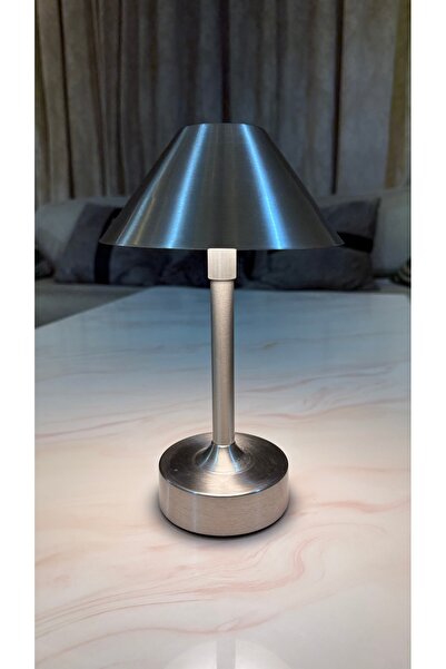Palaces The modern metal “Elegance” lamp – a portable light with a luxurious design