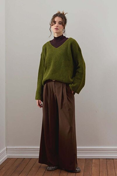Ceylan Otantik Olive Green V-Neck Knitwear Sweater & Bitter Brown Pleated Detail Palazzo Pants Sets