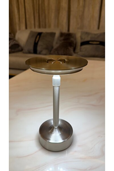 Palaces The modern metal “Elegance” lamp – a portable light with a luxurious design