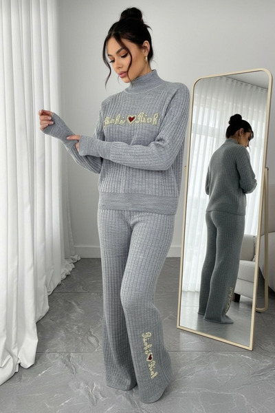 NEWCO κοτλέ Σετ δύο τεμαχίων πλεκτό με μισό ζιβάγκο με κεντημένο μαργαριτάρι - Γκρι