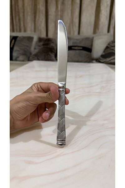 Palaces Silver dinnerware sets (spoons, forks, and knives)