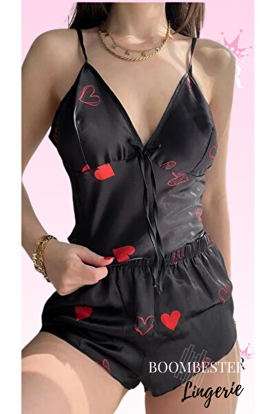 BoomBester Siyah Saten Kalp Desenli Şortlu Askılı Pijama Seti – Rahat & Şık