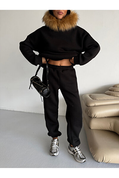 the DIFFerent Σετ μαύρο φούτερ και παντελόνι με λεπτομέρεια από τεχνητή γούνα
