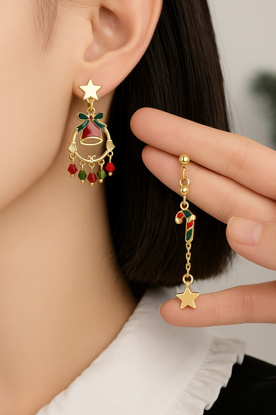 ELMATOLYE Asimetrik Yılbaşı Sallantılı Küpe Candy Cane Çan Figürlü Noel Küpe Kırmızı Yeşil Tema Kadın Takı