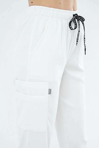 Class Üniforma Nova - Λευκές γυναικείες φόρμες νοσοκόμων και γιατρών με ελαστικό ύφασμα κουμπώματα με μισό κολάρο