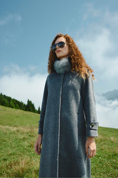 Zühre معطف مخيط بياقة من الفرو