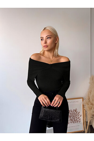 LACHT بلوزة تريكو سوداء بياقة مادونا للسيدات