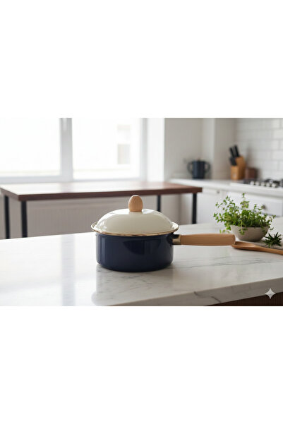 Madame Coco Bonneville Sauce Pot