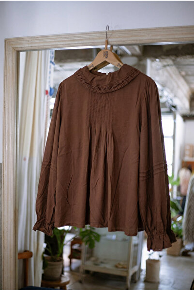 FEMELLE Brown Ruffled Collar Blouse