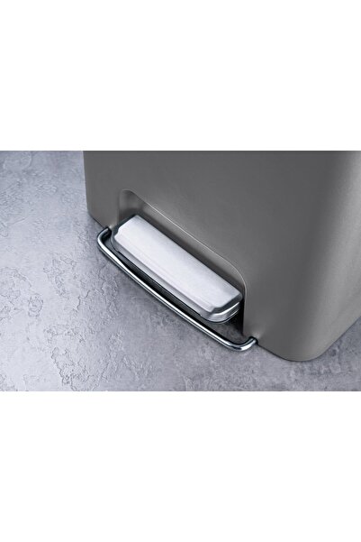 FACKELMANN Trash can, SEATTLE, 45L, with pedal, for kitchen or commercial spaces