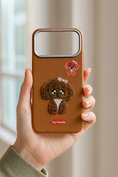 MustCase iPhone 17 Pro Max Kılıf Sevimli Poddle Nakışlı Deri Görünümlü Esnek, Şık ve Koruyucu Telefon Kılıfı